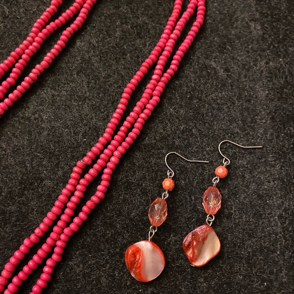 Pink beaded necklace with a pink mother of pearl earrings - Picture 5 of 6